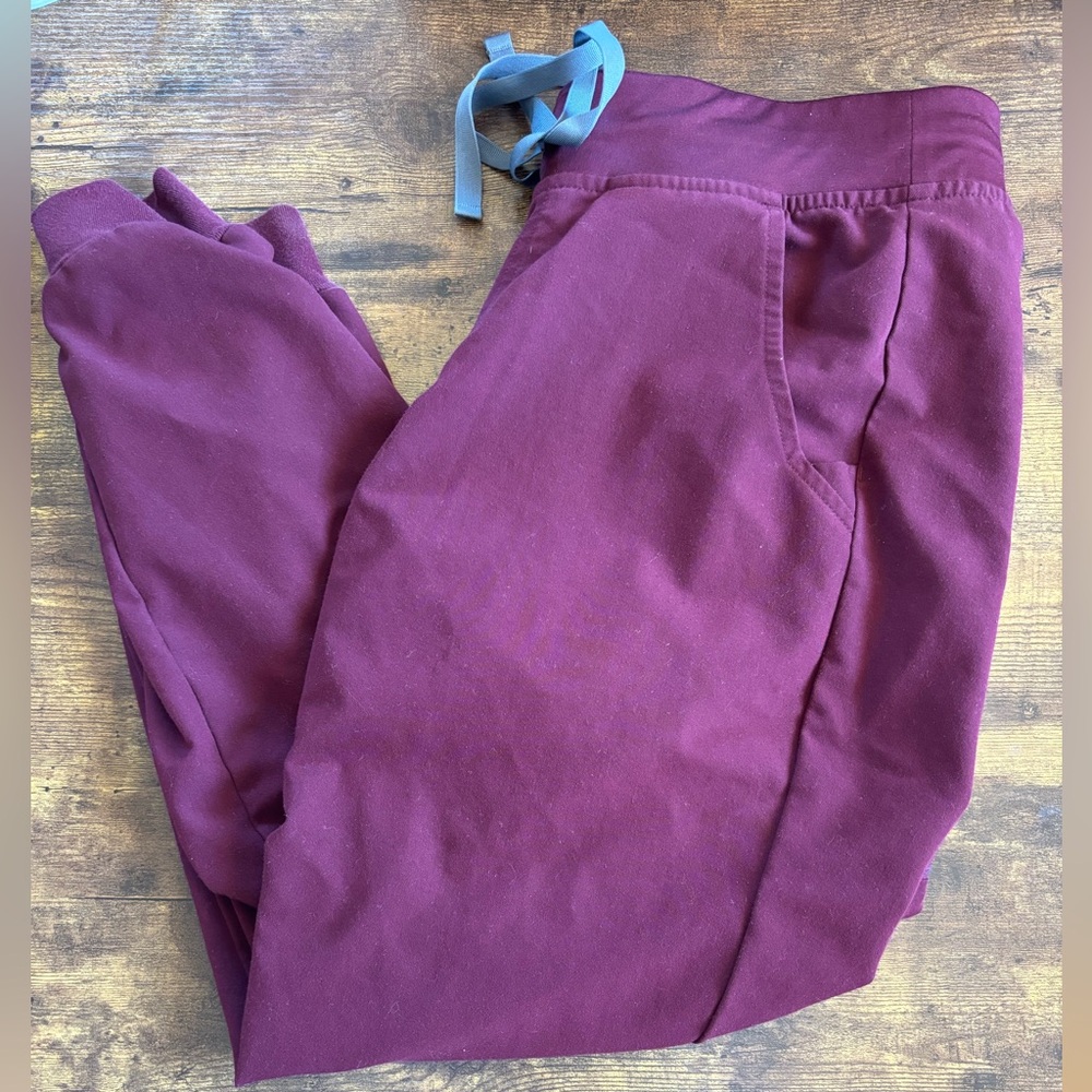 Figs Zamora Jogger Scrub Pants - Maroon